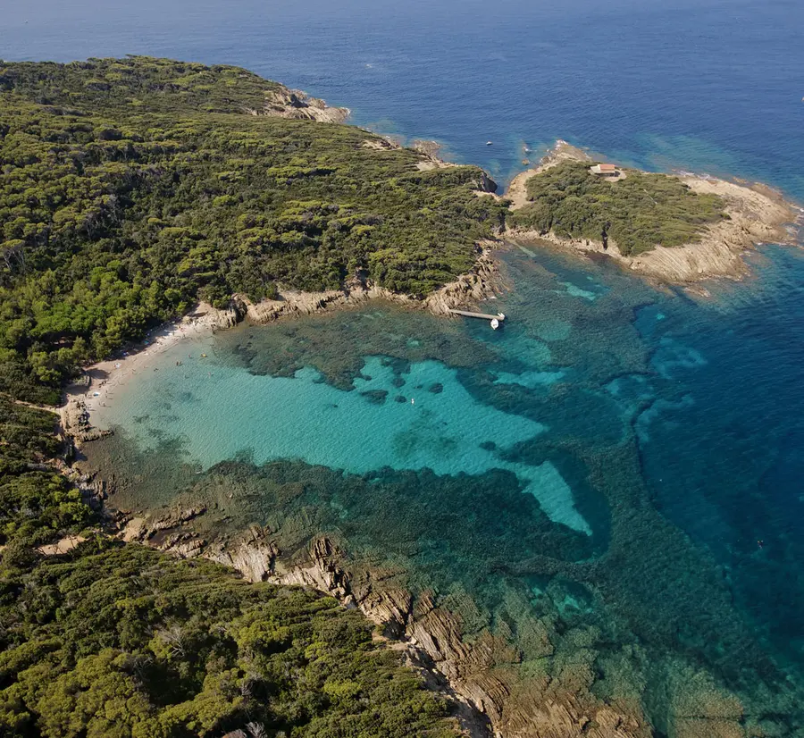 Vue aérienne de la crique du Manoir de Port-Cros, projet réalisé par Graphncom